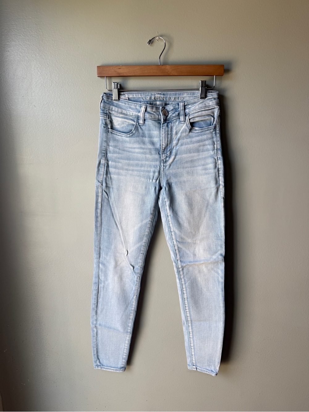 American Eagle Women’s Skinny Jeans Size 4 Short Light Wash Stretch Denim